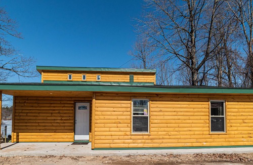 Irons House | Lakefront fully renovated log cabin perfect location