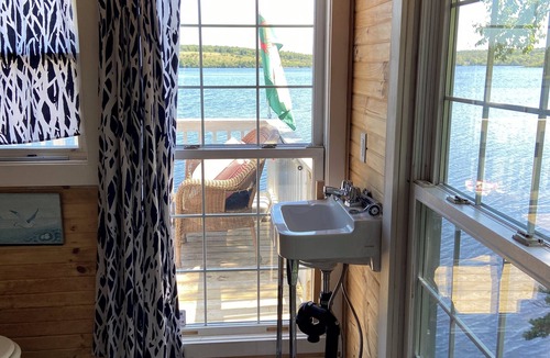 Darlings Lake Cottage | Lakefront Fun, Kayaks & Starry Nights at Wits End Cottage
