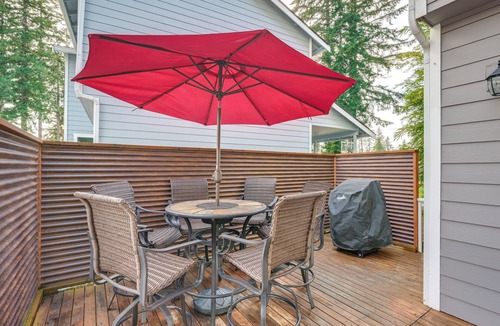 Shelton House | Lakefront Gem w/Deck & Grill in Shelton