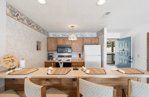 Lake of the Ozarks Condo | Lakefront Getaway at Bay Point Village