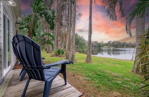 Lutz House | Lakefront Getaway - Hidden Gem - Tropical Oasis