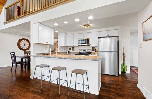 Oxford House | Lakefront getaway on beautiful Lake McGinnis, just a short drive from Wisconsin Dells!