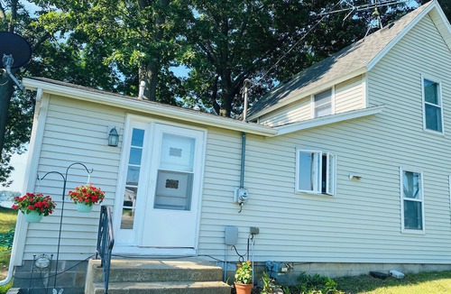 Marcellus Cottage | Lakefront getaway on Fish Lake