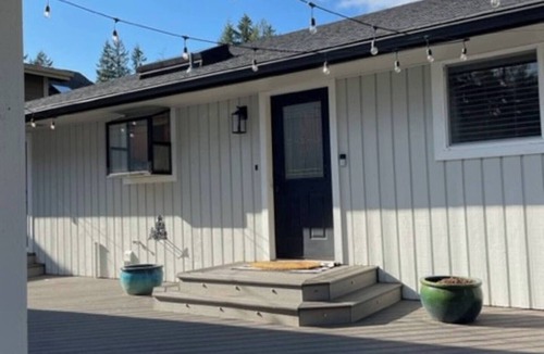 Black Diamond House | Lakefront Getaway at Lake Sawyer