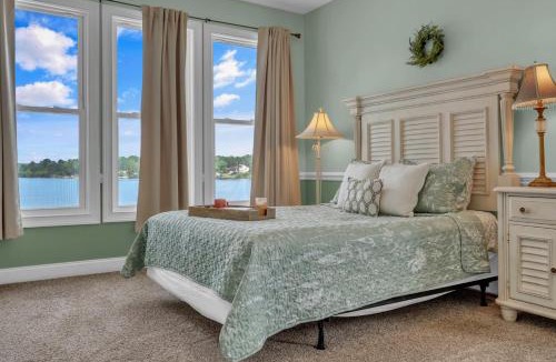 Greenwood House | Lakefront Getaway with Dock, Pool, Sunset Games