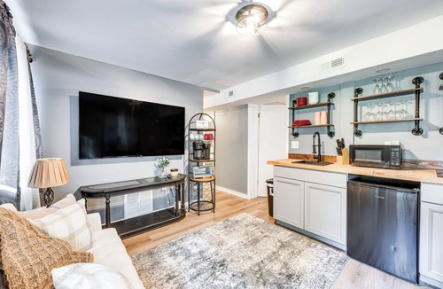 North Chesterfield Apartment | Lakefront Guest Suite Near Richmond