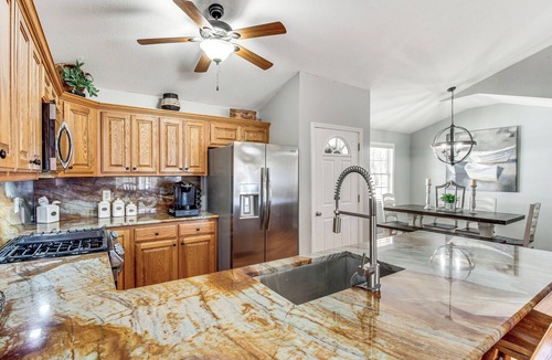 Groveoak House | Lakefront Guntersville Base: Boat Parking & Power!