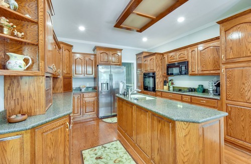 Reed Creek House | Lakefront Hartwell Retreat w/Gas Grill & Deck!