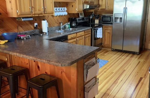 Westminster Cabin | Lakefront Hartwell- 3bed/2Bath cozy lakefront house/cabin - sleeps 10