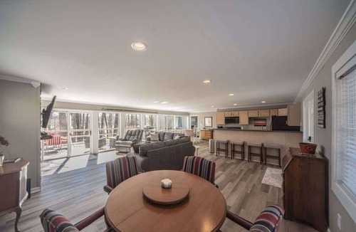 Cadiz House | Lakefront Haven Dock, Fishing, Swim