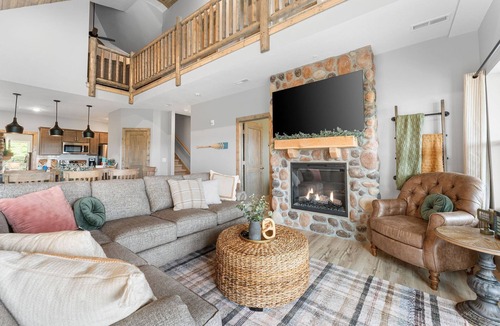 Branson House | Lakefront Haven with Indoor & Outdoor Pool Access, Hottub & Gym