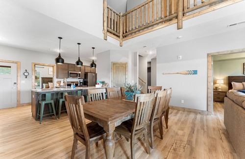 Branson House | Lakefront Haven with Indoor & Outdoor Pool Access, Hottub & Gym