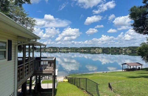 Thomas Drive House | Lakefront Home + Private Beach + Firepit + Kayaks + Pets, New Cabin + Rocky Top Sports World + Big S.