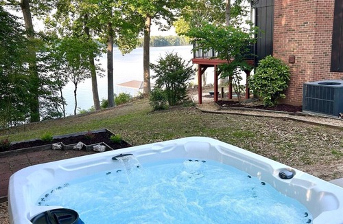 Roanoke Rapids House | Lakefront home: Hot Tub, Kayaks, Firepit, Dock