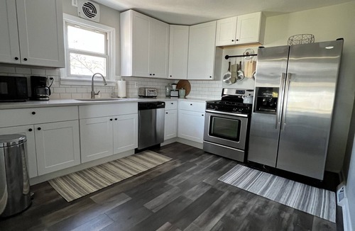 Madison-on-the-Lake House | Lakefront home just minutes from wineries. Backyard sunsets!