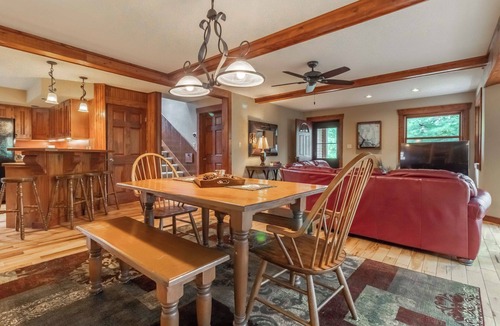 Friendship House | LAKEFRONT HOME ON CASTLE ROCK LAKE WITH PRIVATE PIER - PET FRIENDLY