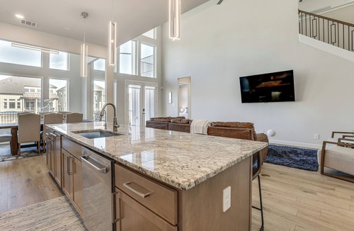 French Quarter Cottage | Lakefront Home on Lake Conroe w/Boat Dock & Views