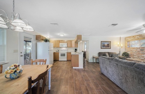 Fort McCoy Cabin | Lakefront home on Lake Kerr near Salt Springs with large porch and great yard