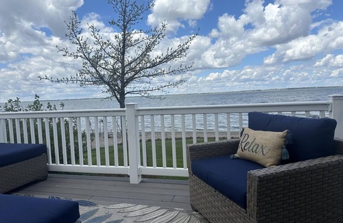 Estelline House | Lakefront home perfect for families, friends, and couples looking for a peaceful getaway. Sleeps 10