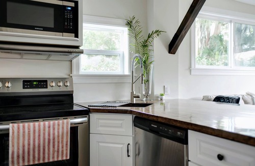 Keystone House | Lakefront Home's Separate Apartment in Odessa, Tampa, FL!