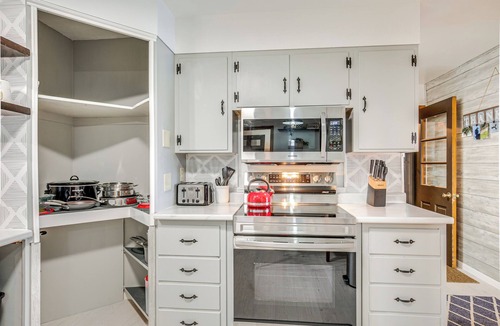 Eagle River Cottage | Lakefront Home w/Fire Pit in Eagle River