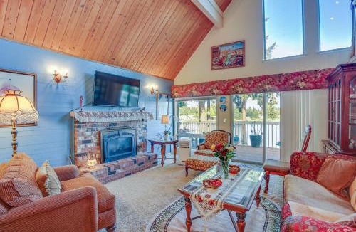 Covington House | Lakefront Home w/Fire Pit, Dock in Kent!