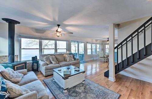 Lake Koshkonong House | Lakefront Home w/Gorgeous Sunsets, Kayaks, & Pier