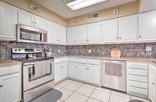 Point Venture House | Lakefront Home w/ Point Venture Golf Access!