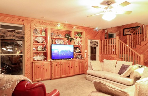 Russellville House | Lakefront home with private dock & boat landing!