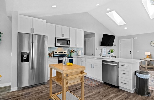 Beaver Shores House | Lakefront home with a game room, washer/dryer, central AC & firepit