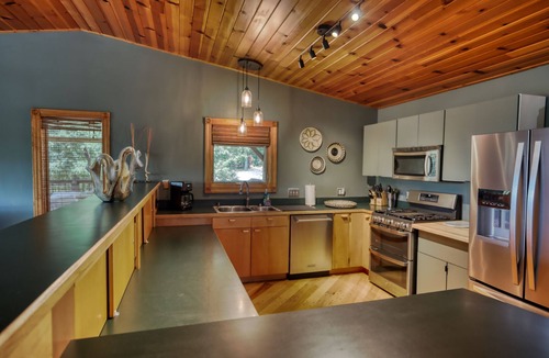 Mountain Home House | Lakefront House Sleeps 19 Heated Pool Frisbee Golf 7 mins to Marina