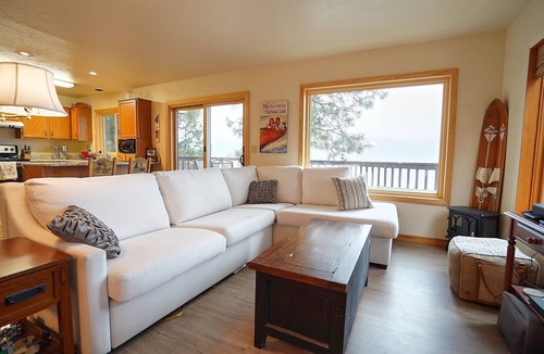 Woods Bay House | Lakefront house with boat dock, sleeps up to 10 on Flathead Lake/Woods Bay