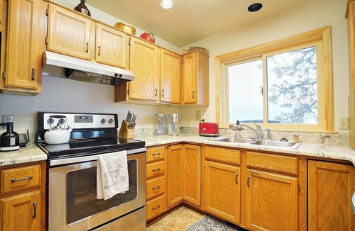Woods Bay House | Lakefront house with boat dock, sleeps up to 10 on Flathead Lake/Woods Bay