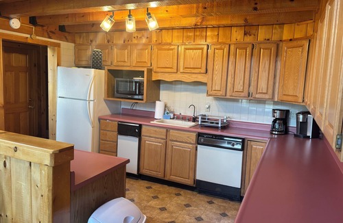 Whitingham Cabin | Lakefront House with Stunning Views and Great Room
