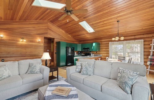 Onsted House | Lakefront Irish Hills Home ~ Sleeps 11 ~ Sandy Beach ~ Near MIS Speedway