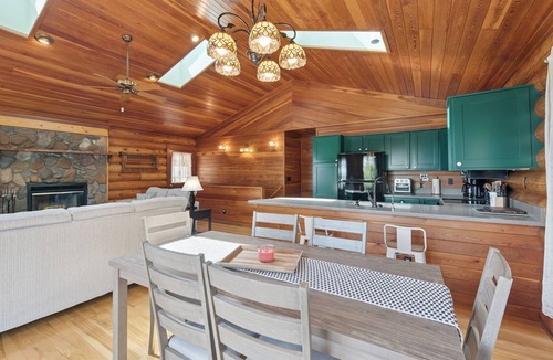 Onsted House | Lakefront Irish Hills Home ~ Sleeps 11 ~ Sandy Beach ~ Near MIS Speedway