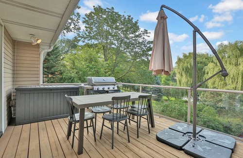 Webster House | Lakefront: Kayaks/paddleboard/canoe included on Crystal Lake