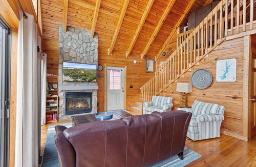 Seneca Cottage | Lakefront Keowee Home w/Dock, 14 Mi to Clemson