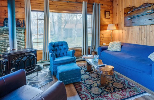 Poyntelle Cabin | Lakefront Lakewood Log Cabin w/ Deck & Grill!