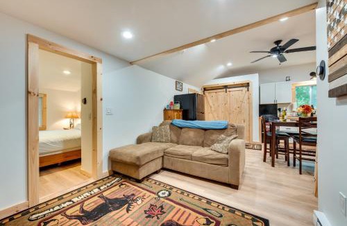 Limerick House | Lakefront Limerick Cottage with Private Beach!