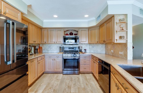 Lakewood Cottage | Lakefront Living! Huge Phoenix Home w/Dock, Pool