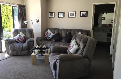 Te Anau Hotel | Lakefront Lodge