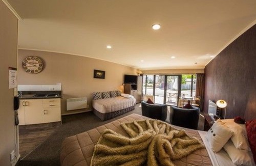 Te Anau Hotel | Lakefront Lodge