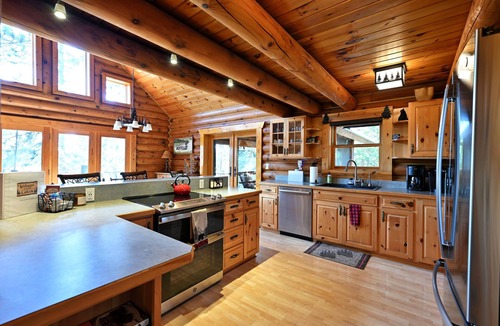 Solon Springs Cabin | Lakefront Log Cabin located directly on UTV and snowmobile trails!