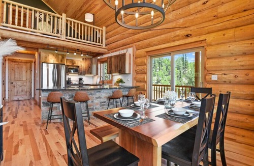 Spring Valley Cabin | Lakefront Log Cabin | Private Hot Tub | Stunning Lake Views