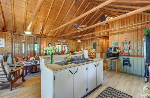 Chesapeake Ranch Estates-Drum Point Cottage | Lakefront Log Cabin Retreat w/Hot tub + Kayaks!