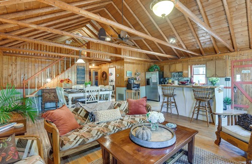 Chesapeake Ranch Estates-Drum Point Cottage | Lakefront Log Cabin Retreat w/Hot tub + Kayaks!