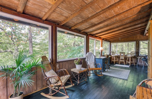 Chesapeake Ranch Estates-Drum Point Cottage | Lakefront Log Cabin Retreat w/Hot tub + Kayaks!