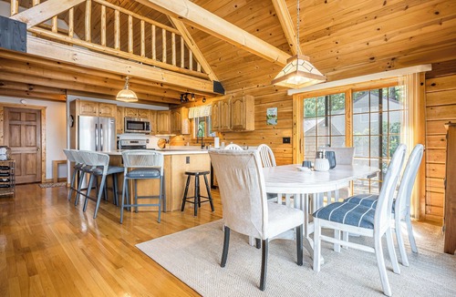 Gladwin Cottage | Lakefront Log Cabin - Sunset + Docks & Outdoor Fun