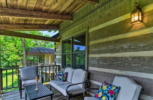 Se Ree Cabin | Lakefront Log Cabin w/ Fire Pit & Gas Grill!